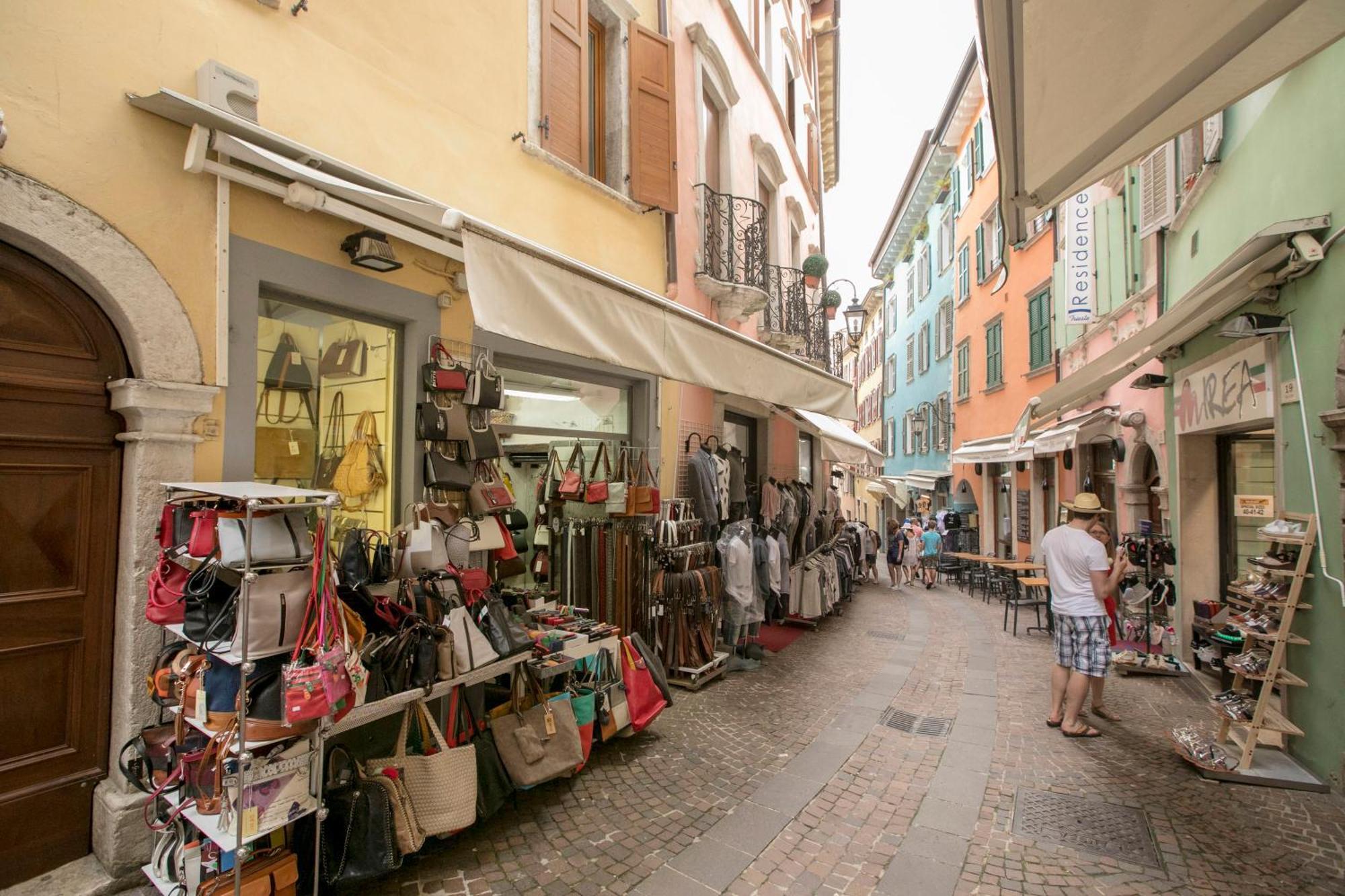 Appartamento Centro Storico Riva - Happy Rentals Extérieur photo